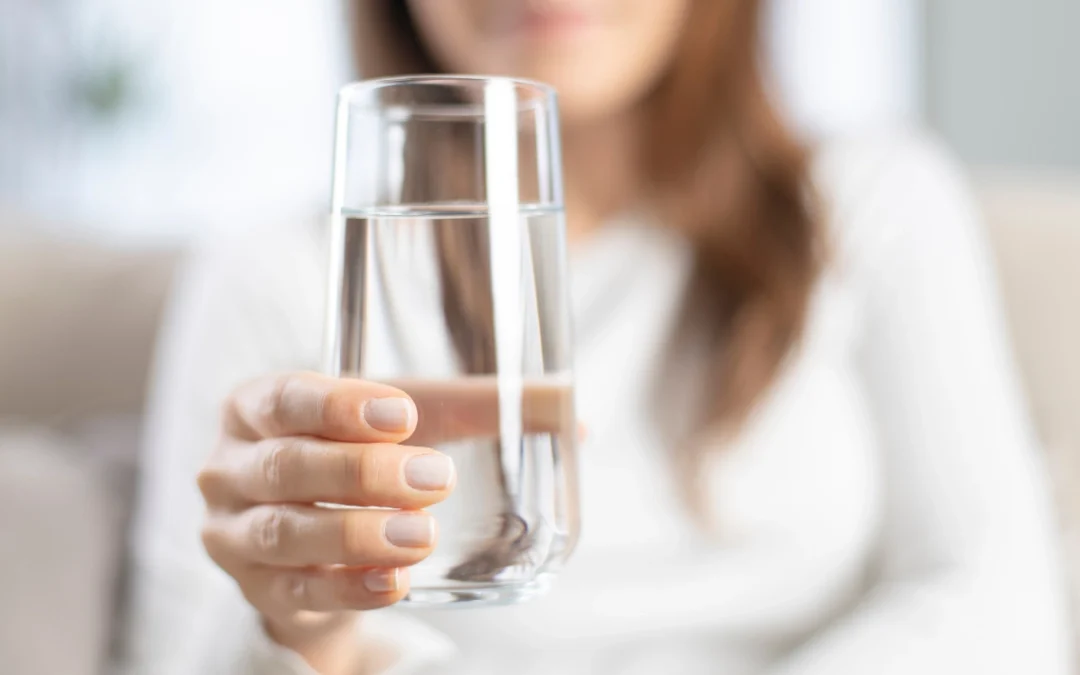Facile come bere un bicchiere d’acqua: ma è davvero così semplice?
